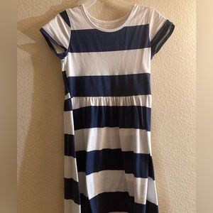 Cute and flowy dress.